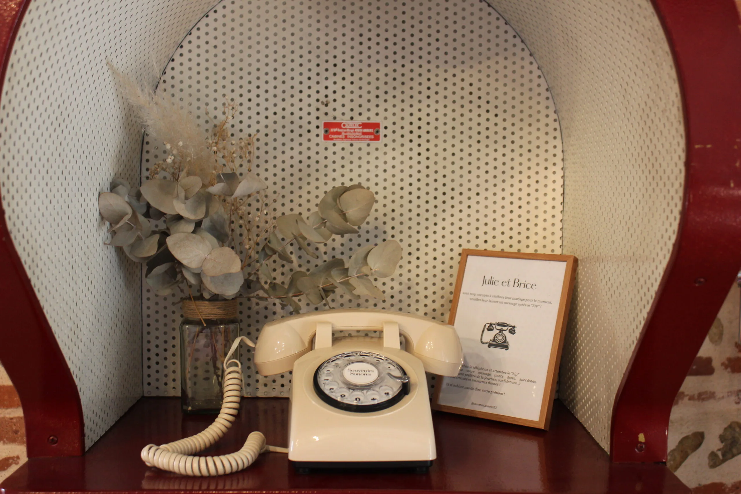 Cabine téléphonique lors d'un événement en extérieur